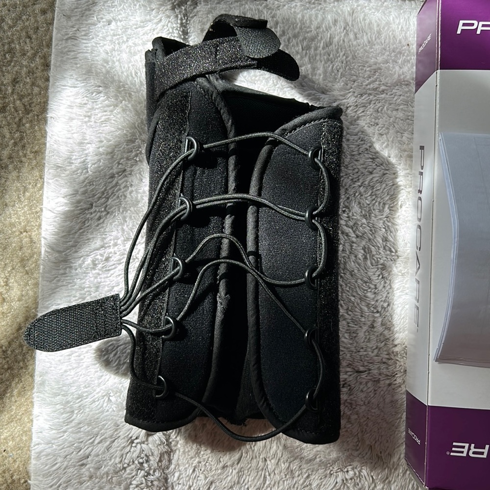 Quick fit pro care, wrist brace, worn once. Universal.